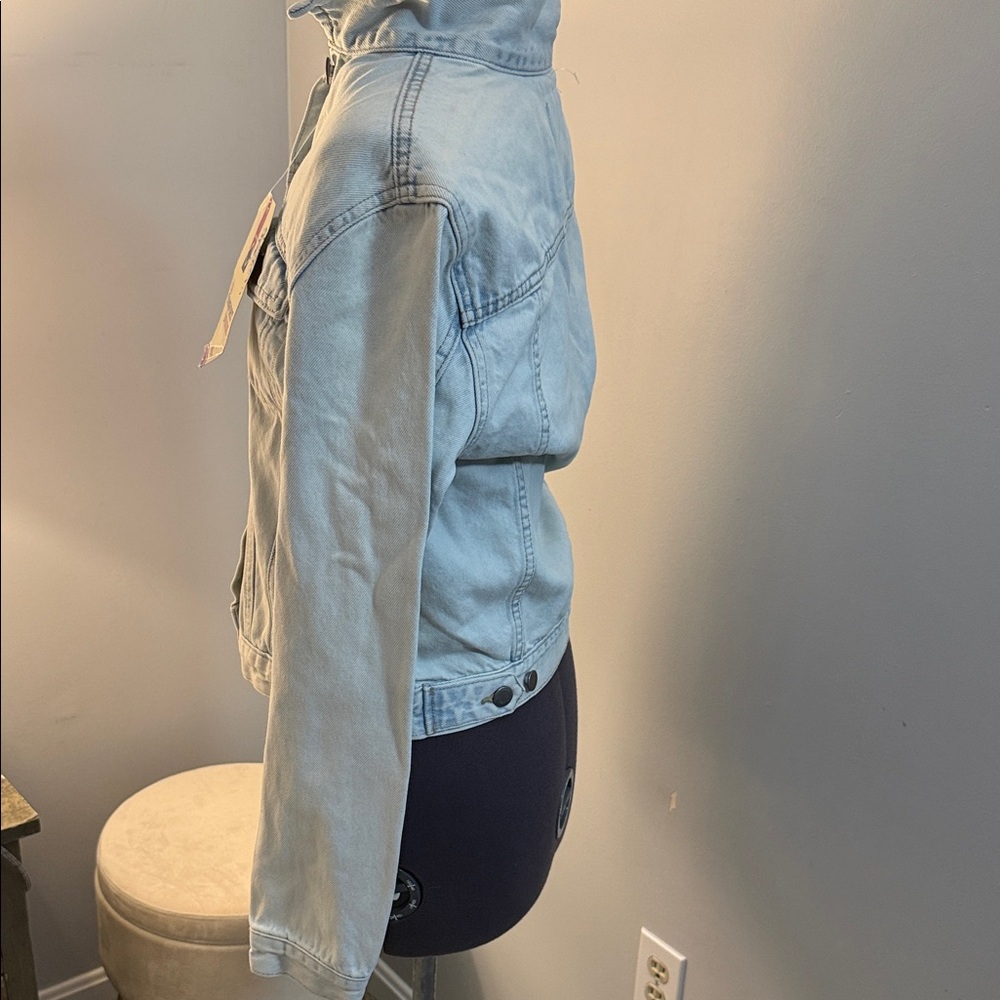Comfort Denim Women's Light Blue Jean Jacket - Picture 3 of 6